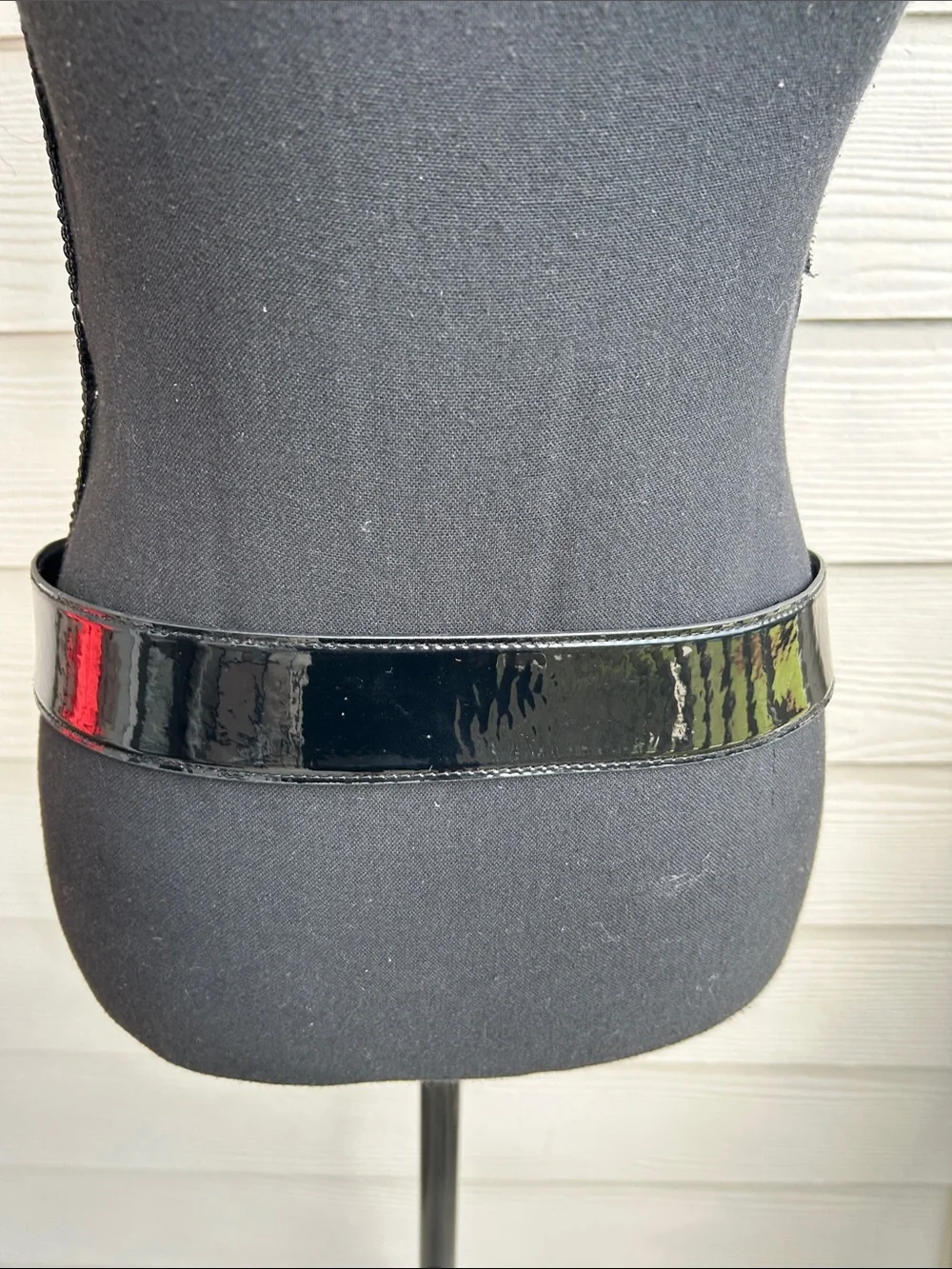 TAHARI Arthur S. Levine Patent Leather Black Wide Belt with Round Buckle. Size M